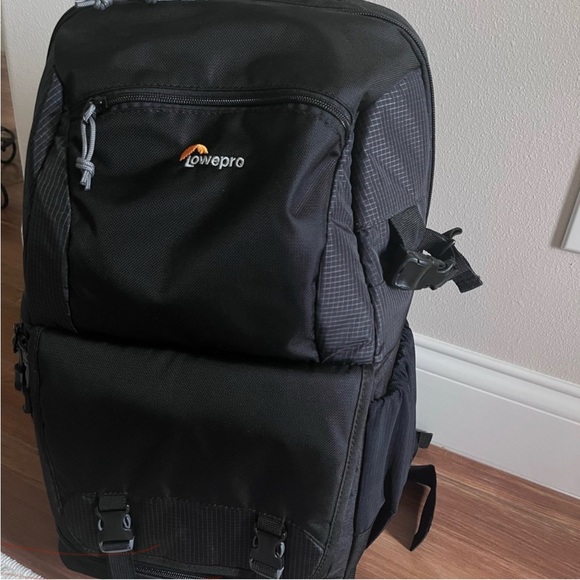 NWOT Lowepro Camera Bag - Picture 2 of 10